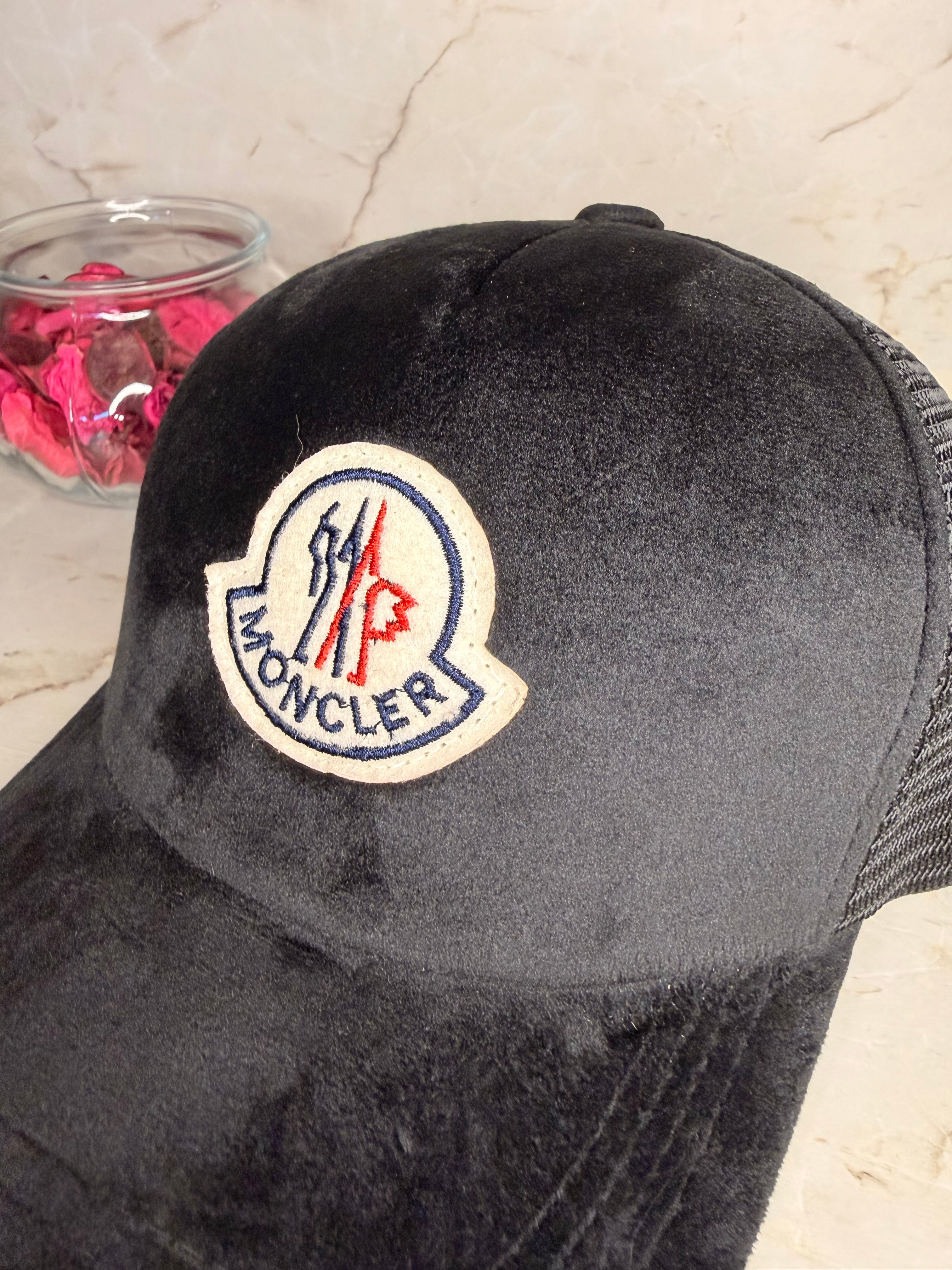 Casquette Moncler Noire Style Velours & Filet - Streetwear Tendance